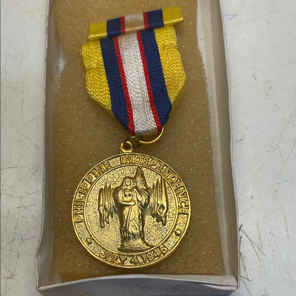 Gold Independence Medal with Ribbon